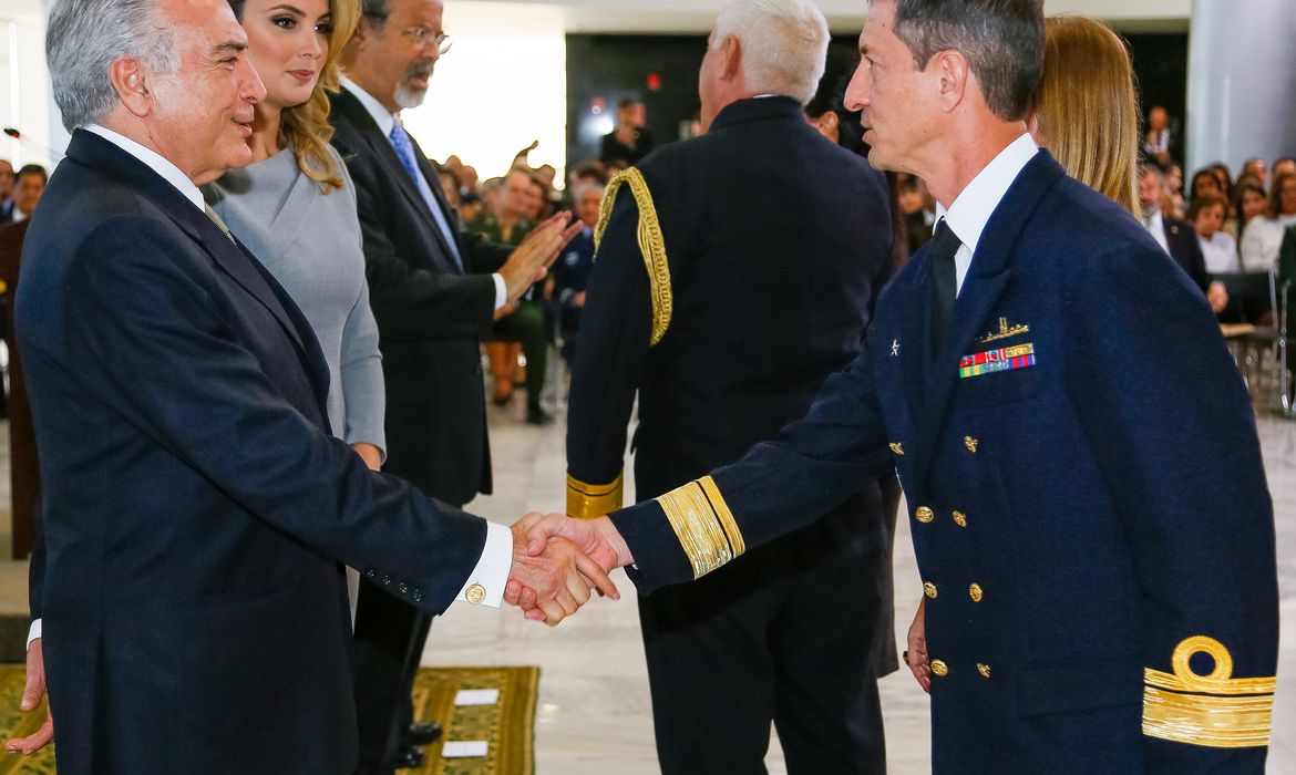 Brasília - Presidente em exercício, Michel Temer, e a primeira-dama, Marcela Temer, na solenidade de apresentação de oficiais-generais recém-promovidos  (Marcos Corrêa/PR)