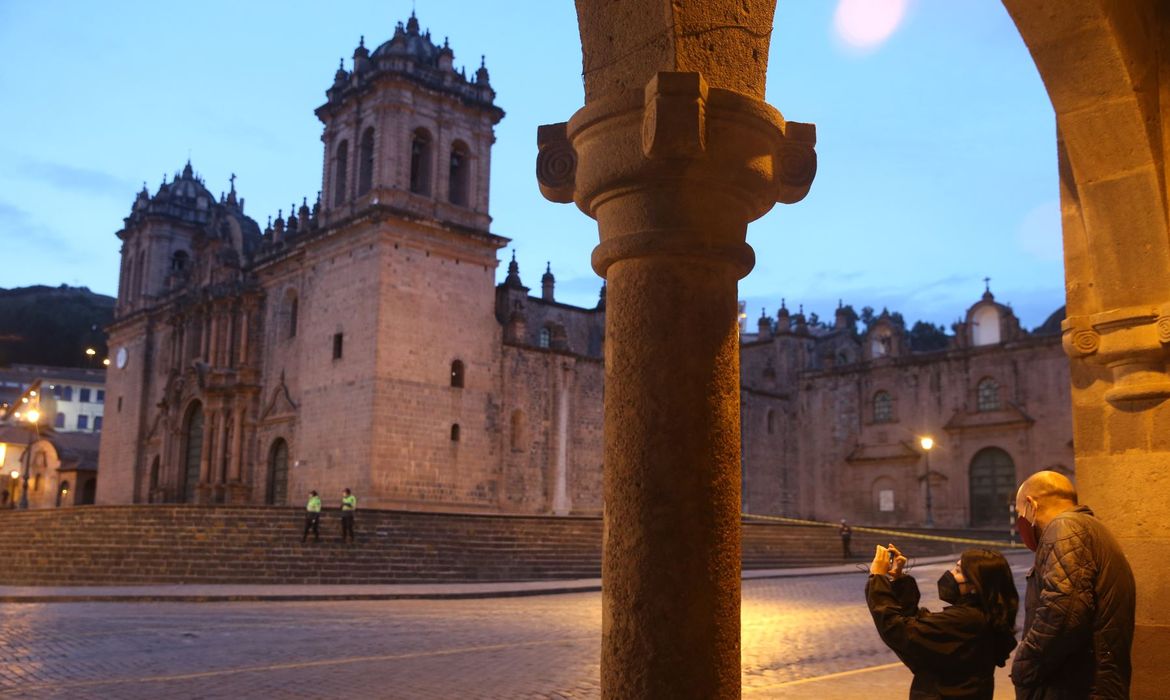 Peru reopens Machu Picchu after eight months closed