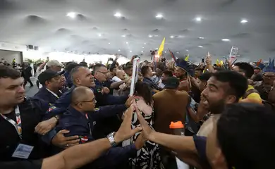 Demonstrators, including Indigenous people, take part in a protest as they force their way into the venue hosting the UN Climate Change Conference (COP30), in Belem, Brazil, November 11, 2025. REUTERS/Anderson Coelho