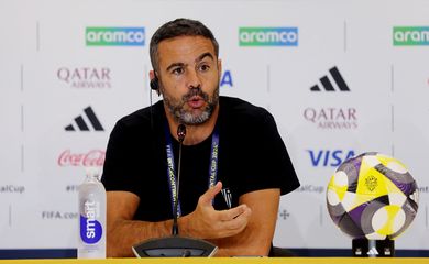 Técnico do Botafogo, Arthur Jorge, concede entrevista coletiva em Doha
10/12/2024
REUTERS/Ibraheem Abu Mustafa