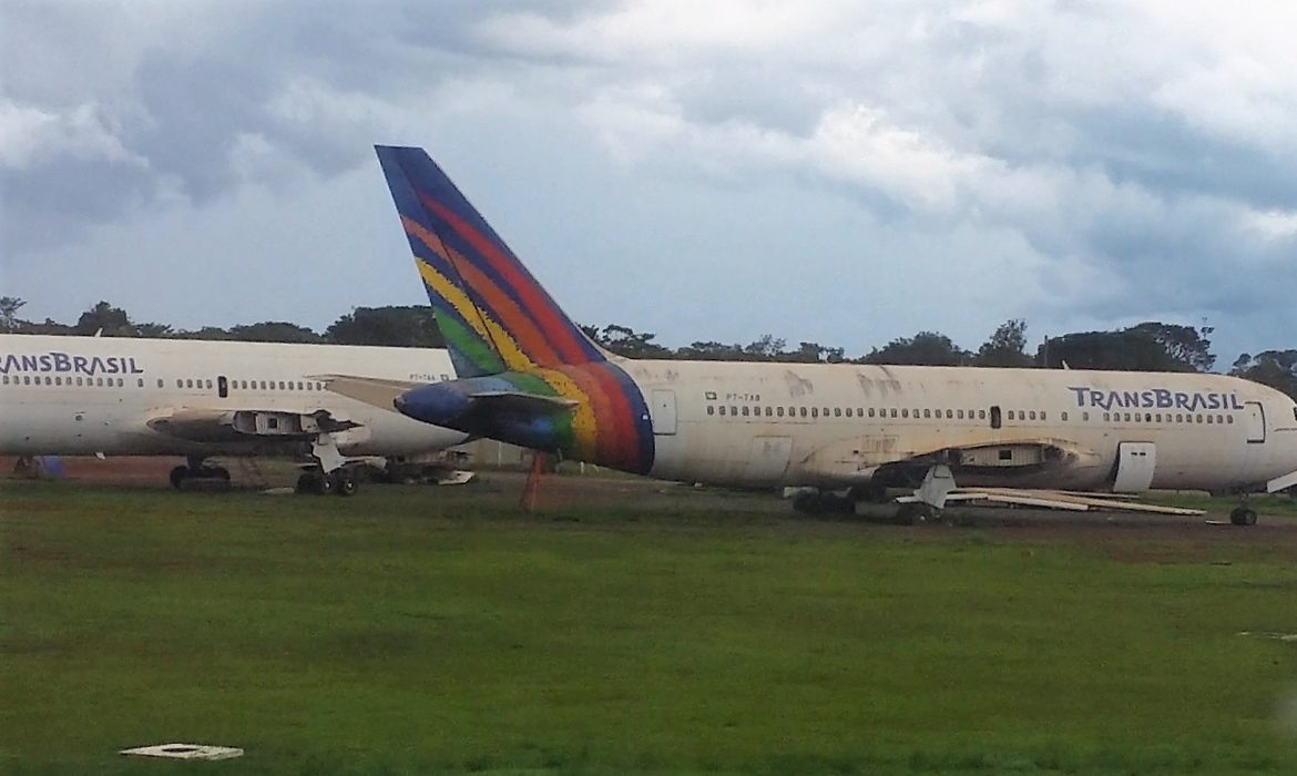 Leiloados em setembro de 2013, dois Boeings 767 da Transbrasil continuam até hoje na área de manobras do Aeroporto Internacional Juscelino Kubitschek, em Brasília (Wellton Máximo/Agência Brasil)