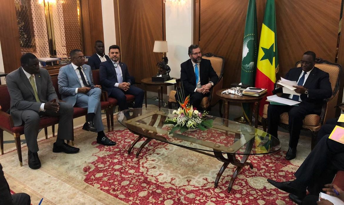 chanceler Ernesto Araújo, durante encontro com o presidente do Senegal, Macky Sall