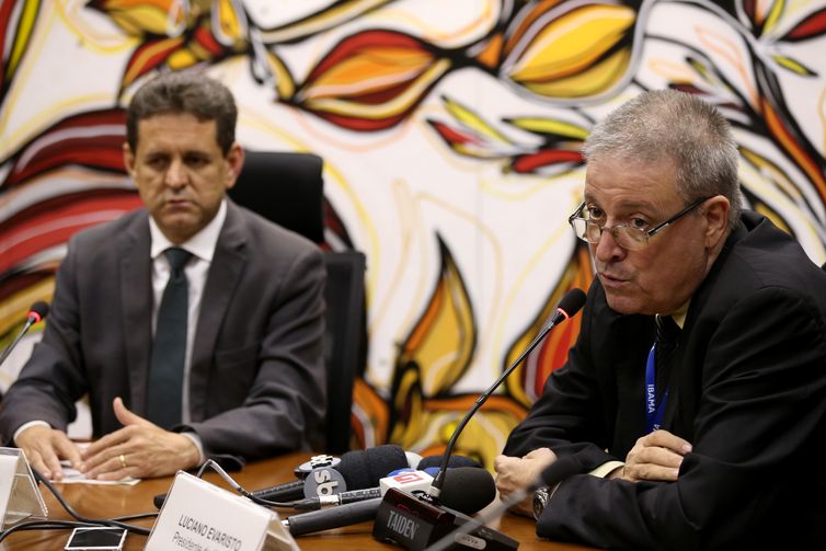O ministro do Meio Ambiente, Edson Duarte, e o presidente substituto do Ibama, Luciano Evaristo, falam sobre ataques a equipes de fiscalização do Ibama e do ICMBio.