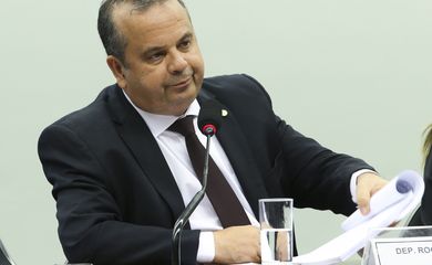Brasília - O deputado Rogério Marinho, relator do projeto da reforma trabalhista (PL 6.787/16), apresenta o parecer sobre a proposta (Antonio Cruz/Agência Brasil)