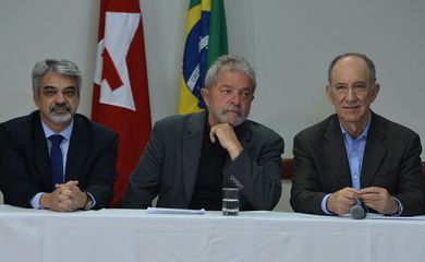 O ex-presidente Luiz Inácio Lula da Silva, se reúne, com as bancadas do PT no Senado e na Câmara (Valter Campanato/Agência Brasil)