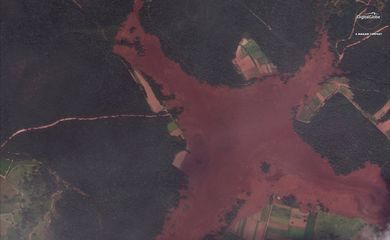 Área próxima a represa na mina do Córrego do Feijão, perto de Brumadinho, Brasil, é retratada após o colapso do dia 25 de janeiro de 2019 nesta foto de satélite de 26 de janeiro de 2019 obtida pela Reuters em 27 de janeiro de 2019.