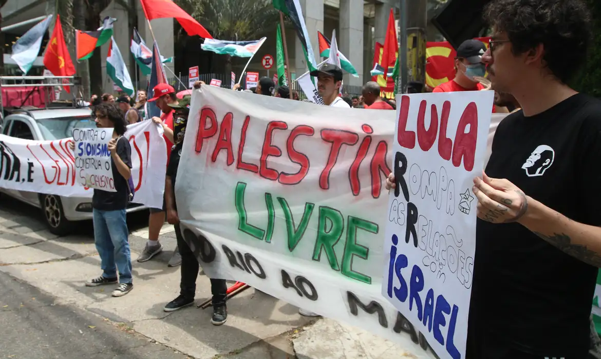 São Paulo (SP), 17/11/2023 - 6º Ato em solidariedade ao povo palestino e pelo fim do genocídio em Gaza e da limpeza étnica, em frente ao Consulado de Israel. Foto: Rovena Rosa/Agência Brasil