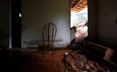 Casa destruída após o rompimento de barragem de rejeitos de minério de ferro de propriedade da mineradora Vale, em Brumadinho (MG).