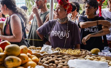 Belém (PA), 16/11/2025 - Banquetaço da cúpula dos povos, na Ppaça da república, reúne cozinhas coletivas, alimentos agroecológicos e partilha popular.
Foto: Tânia Rêgo/Agência Brasil