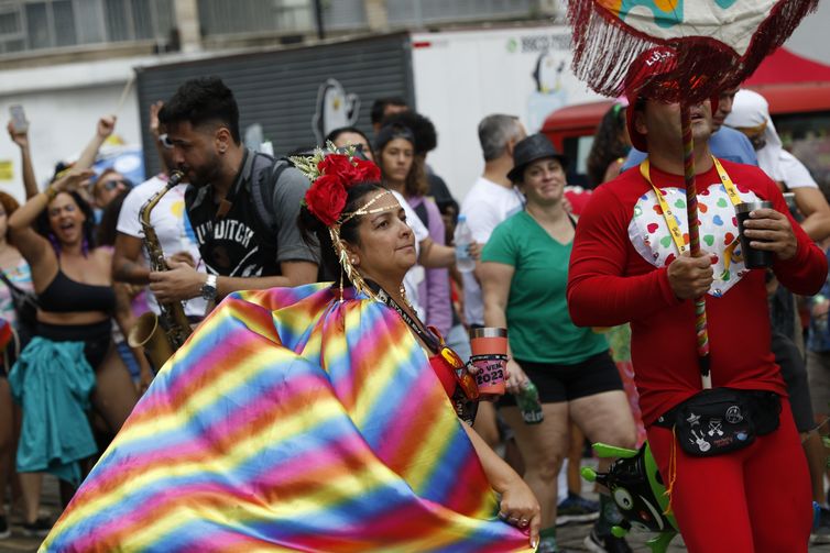 Fernando Frazão/Agência Brasil Blocos carnavalescos de rua fazem a Abertura do Carnaval Não Oficial 2023 na Praça XV.