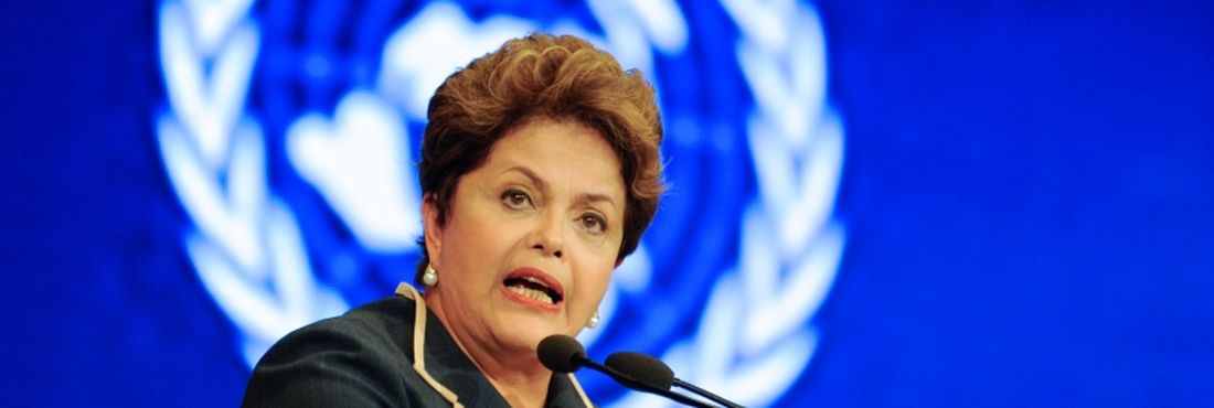Dilma discursa em Conferência da ONU Dilma durante discurso na Conferência das Nações para o Desenvolvimento Sustentável, a Rio+20, em junho, no Rio de Janeiro