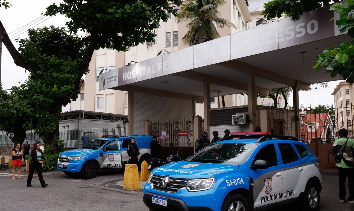 Rio de Janeiro (RJ), 19/10/2024 - Policiais militares atuam na retirada de manifestantes do Hospital Federal de Bonsucesso, na zona norte da cidade, para que nova direção assuma. Foto: Tânia Rêgo/Agência Brasil