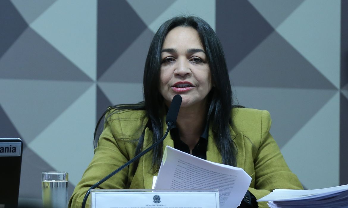 Brasília (DF) 17/10/2023 A relatora e senadora Eliziane Gama durante leitura do relatório final da CPMI do Golpe. Foto Lula Marques/ Agência Brasil