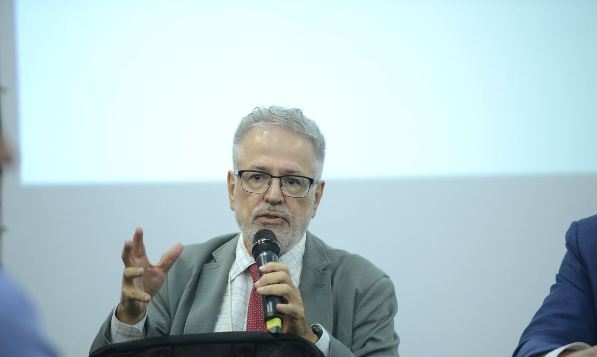 Rio de Janeiro (RJ), 14/02/2023 – O pesquisador da Fiocruz, Manoel Barral fala sobre o projeto Sistema de Alerta Precoce para Surtos com Potencial Epi-Pandêmico na G-STIC Rio, na região central da cidade. Foto Tomaz Silva/Agência Brasil