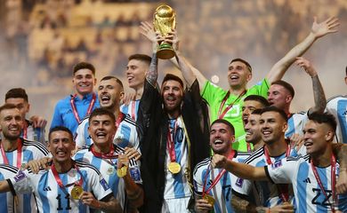 Jogadores da Argentina comemoram a conquista da Copa do Mundo do Catar - tricampeonato