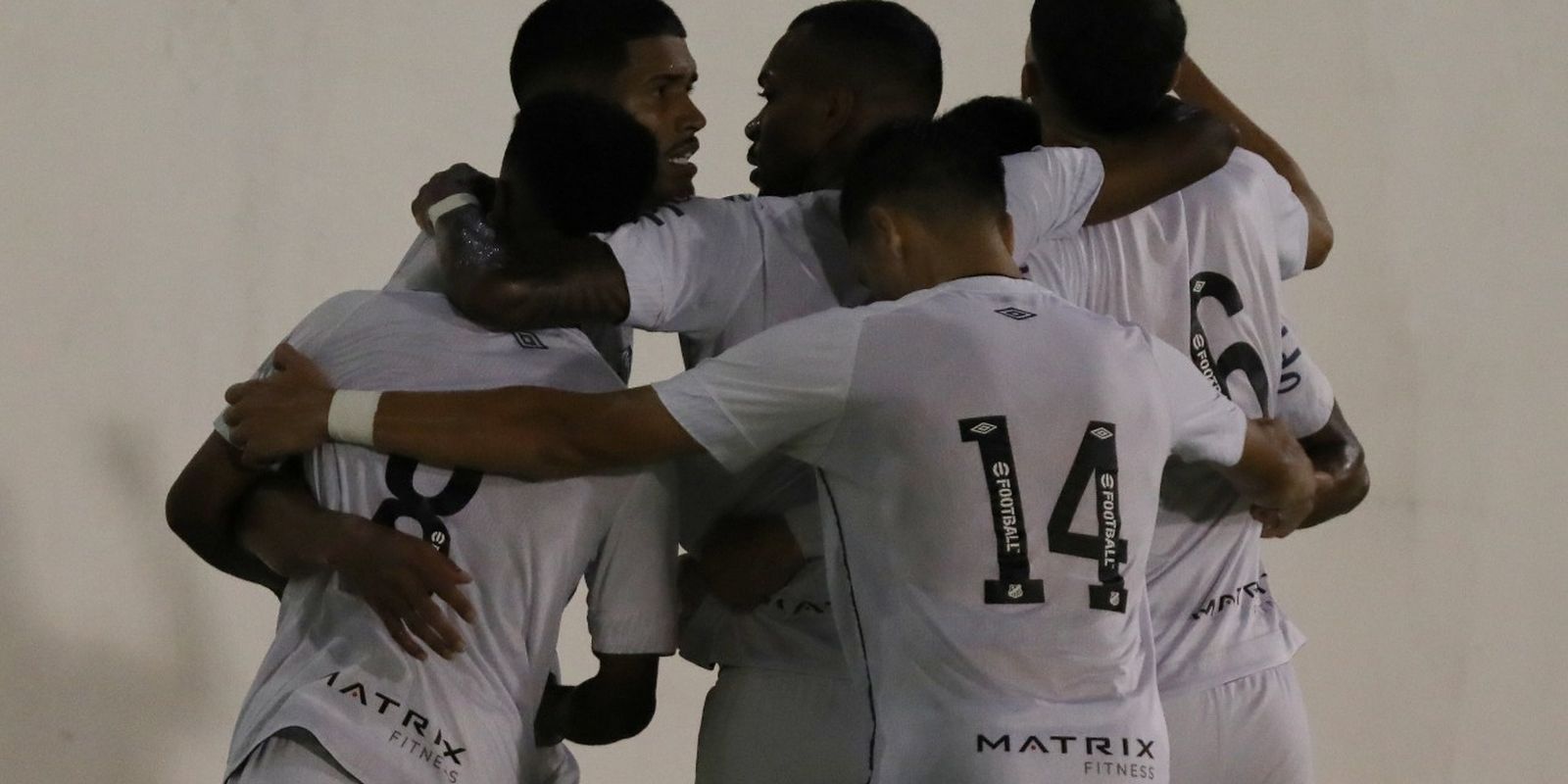Santos comemora a classificação para as quartas da Copinha 2022 após vencer Fluminense por 2 a 1, em 16/01