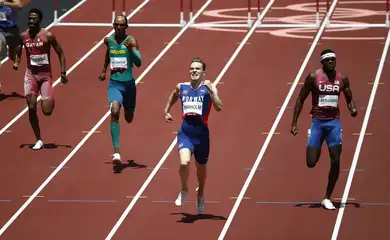 Olimpíada de Tóquio, em Publicado em 03/08/2021. O brasileiro Alison dos Santos levou a medalha de bronze nos 400m com barreiras na Olimpíada de Tóquio, em 2021. Foto: Phil Noble/Reuters