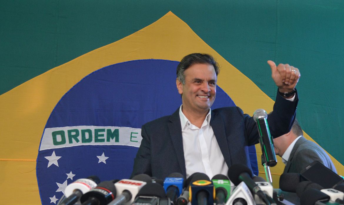 Entrevista do candidato a Presidência da República Aécio Neves, após divulgação de resultado