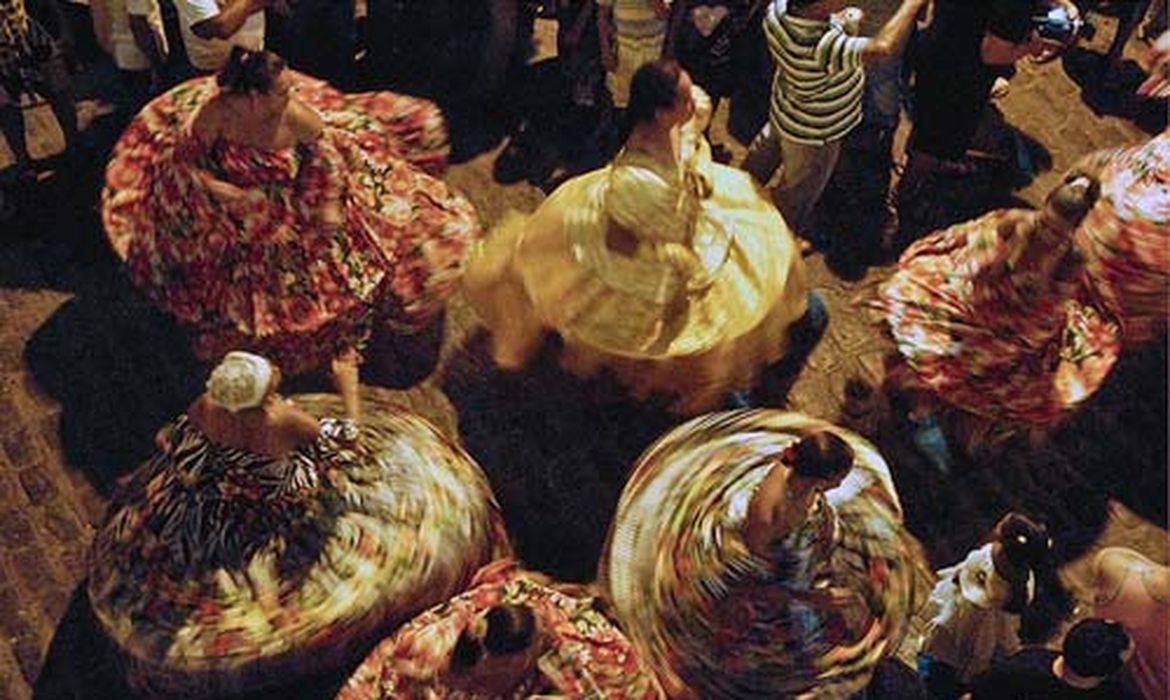 Dança na Noite dos Tambores Silenciosos