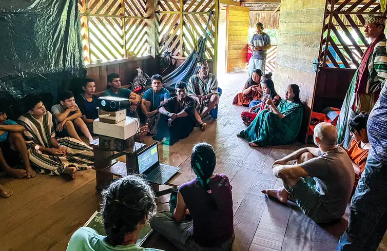 TECNOLOGIA-INDÍGENAS - Indígenas do Acre fazem treinamento com tecnologias. Foto: CI-Brasil/Divulgação