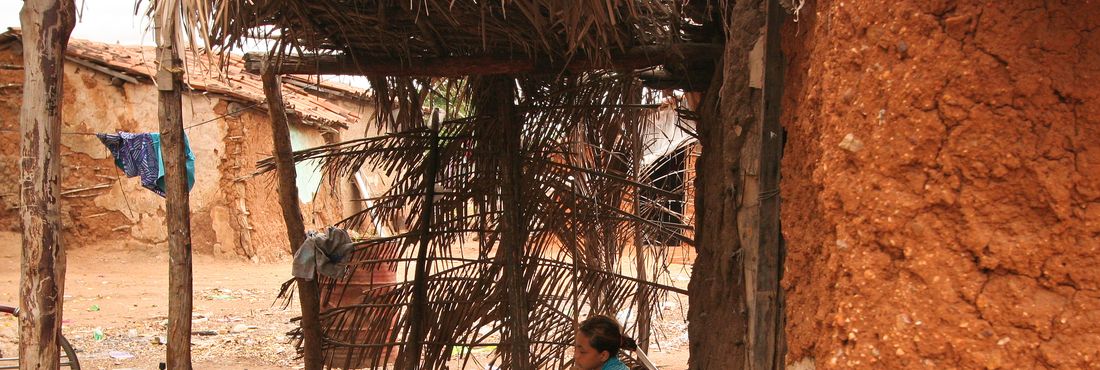 Às margens de Sousa, na Paraíba, mais de 2.500 ciganos vivem em condições de miséria e abandono