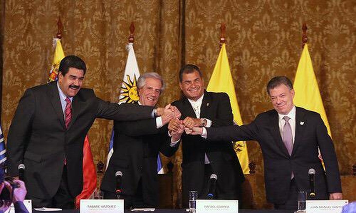Os presidentes da Venezuela, Nicolás Maduro, e da Colômbia, Juan Manuel Santos, se reuniram hoje (21) pela primeira vez desde o início da crise na fronteira entre os dois países. A crise já dura um mês e fez com que cerca de 20 mil