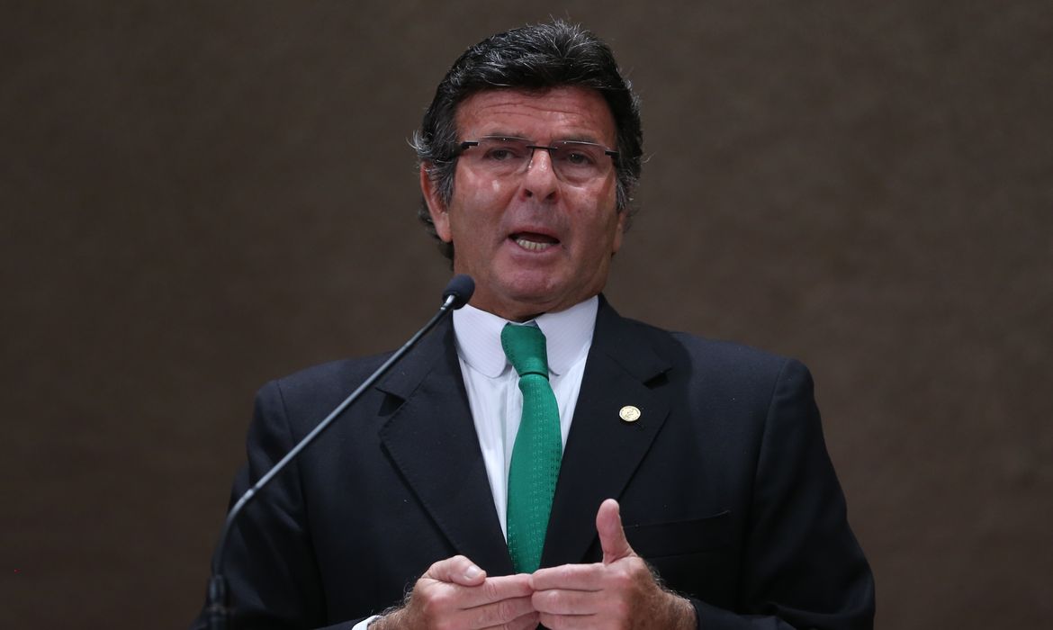 Brasília - O vice-presidente do TSE, ministro Luiz Fux, fala durante o ciclo de palestras Eleições 2016: Inovações e Desafios (Elza Fiuza/Agência Brasil)