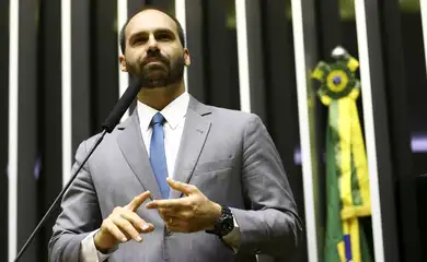 O deputado Eduardo Bolsonaro, participa de sessão solene em alusão ao Dia Nacional de Valorização da Família. na Câmara dos Deputados.  