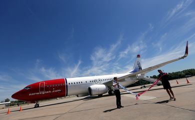 FILE PHOTO: A Norwegian Air Boeing 737-800 is seen during the presentation of Norwegian Air first low cost transatlantic flight service from Argentina at Ezeiza airport in Buenos Aires, Argentina, March 8, 2018. REUTERS/Marcos Brindicci/File