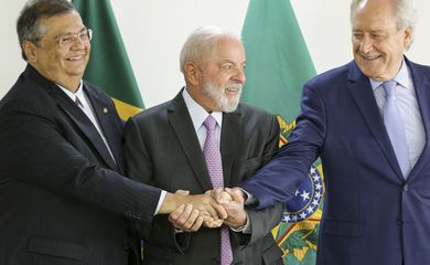 Brasília (DF), 11/01/2024 - O atual ministro da Justiça, Flávio Dino, o presidente Luiz Inácio Lula da Silva, e o indicado como novo ministro da Justiça, Ricardo Lewandowski, durante anúncio da substituição na Pasta. Foto: Marcelo Camargo/Agência Brasil