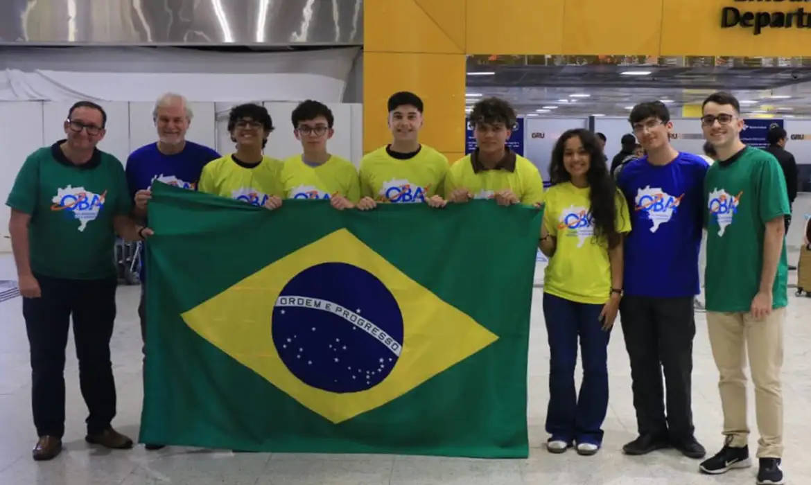 Índia, 13/08/2025 - Brasileiros que participam da 18ª Olimpíada Internacional de Astronomia e Astrofísica - IOAA. Foto: oba_olimpiada/Instagram