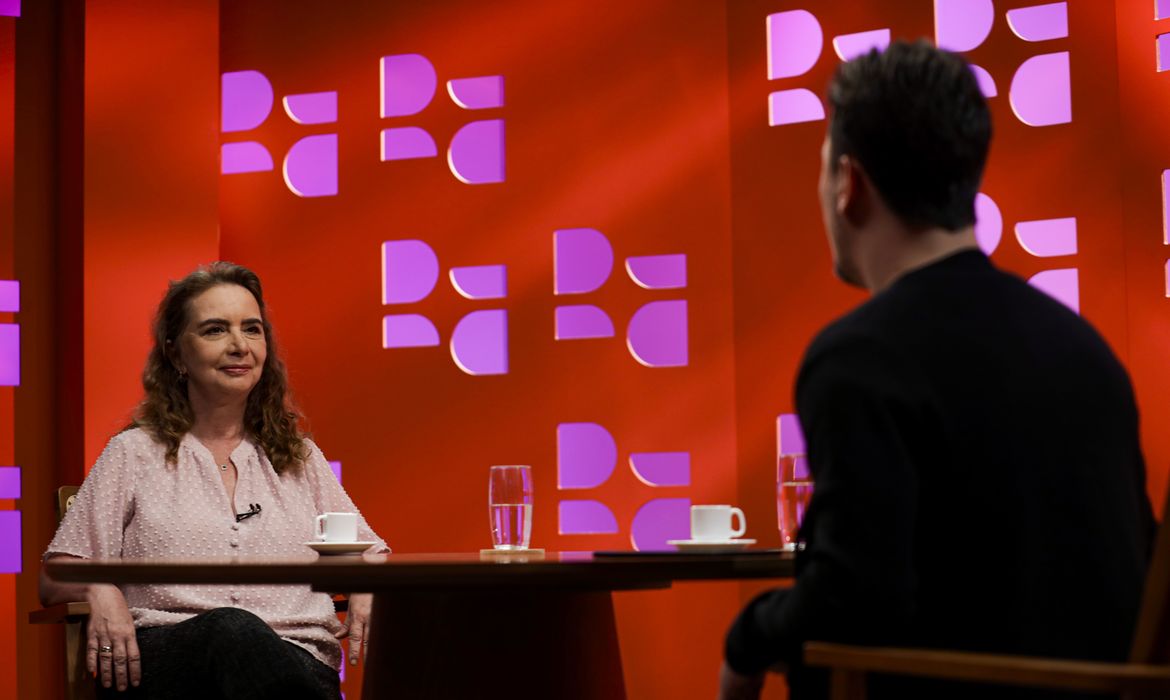 Brasília (DF) 13/11/2023 – Filósofa Lúcia Helena Galvão Maya é a convidada do programa na Empresa Brasil de Comunicação (EBC) - `DR com Demori. Foto: Joédson Alves/Agência Brasil