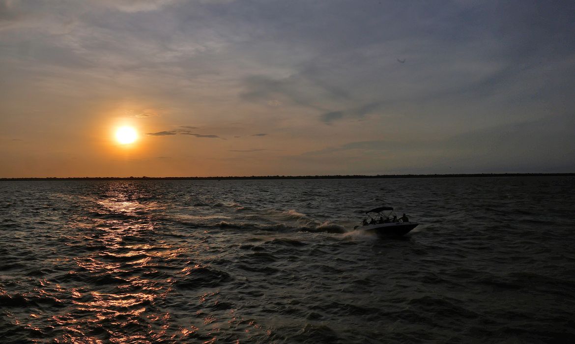 Belém (PA), 20/11/2025 - Pôr do sol na Baía do Guajará. Foto: Tânia Rêgo/Agência Brasil