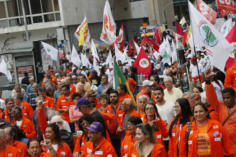 Las centrales sindicales anuncian celebración unificada el 1º de mayo