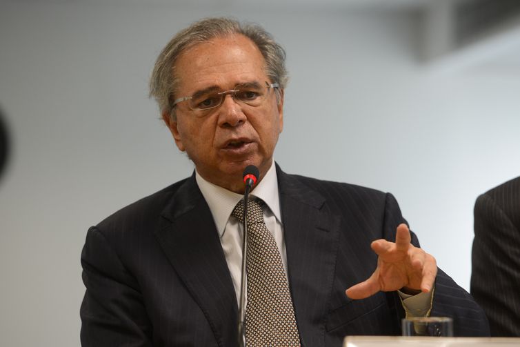 O ministro da Economia, Paulo Guedes, fala durante evento de assinatura do Termo Aditivo ao Contrato da cessão onerosa da ANP (Agência Nacional do Petróleo, Gás Natural e Biocombustíveis) com a Petrobras.