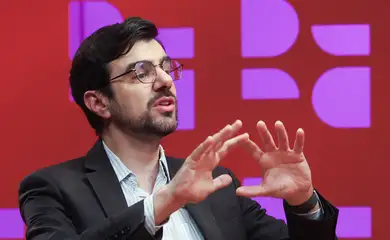 Brasília - 11/11/2025 -Brasília (DF), 11/11/2025 –  Secretário de política econômica, Guilherme Mello, é o convidado do programa DR com Demori, na Empresa Brasil de Comunicação (EBC).
Foto: Valter Campanato/Agência Brasil