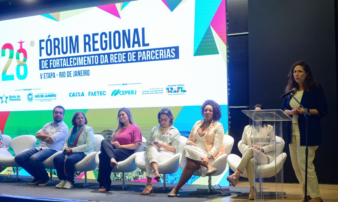 Rio de Janeiro (RJ), 10/05/2024 – A ministra da Gestão e da Inovação em Serviços Públicos, Esther Dweck durante o 28º Fórum Regional de Fortalecimento da Rede de Parcerias, no Rio de Janeiro. Foto: Tomaz Silva/Agência Brasil