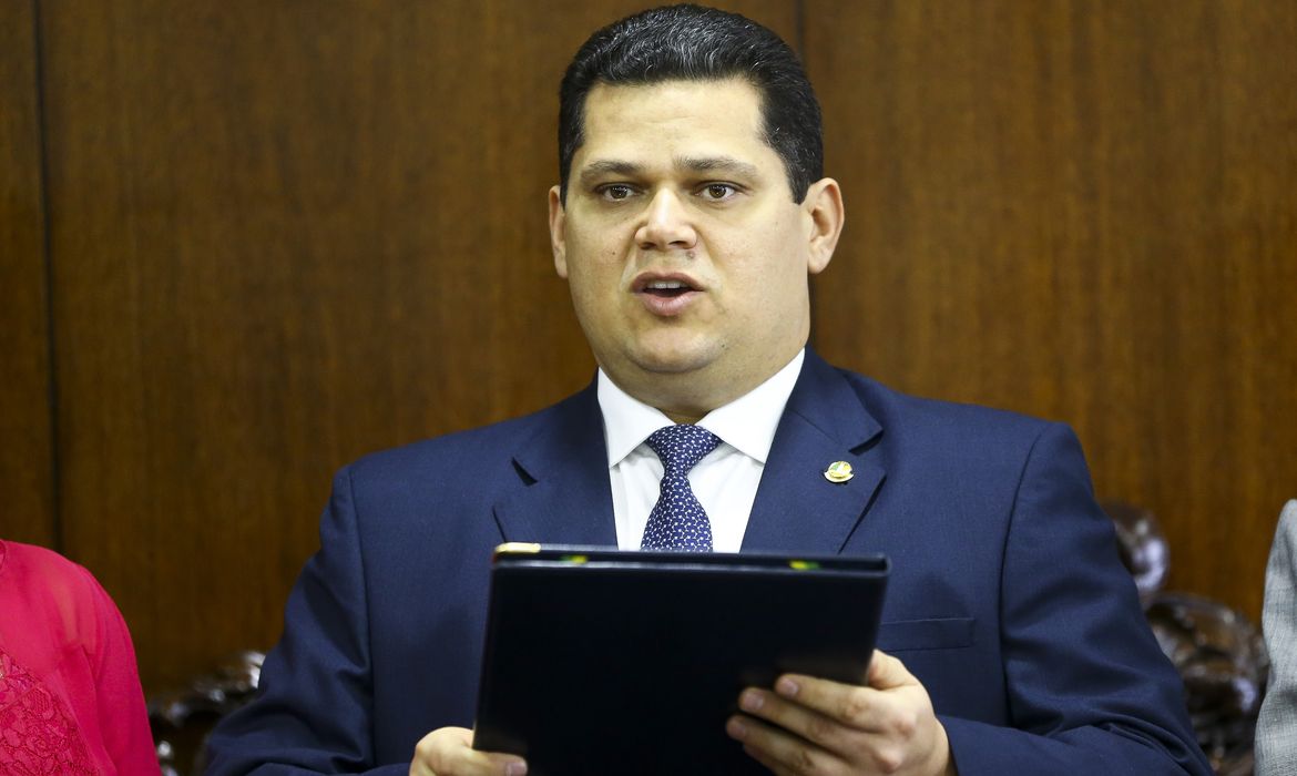  O presidente do Senado, Davi Alcolumbre, durante entrega do relatório da reforma da Previdência. 