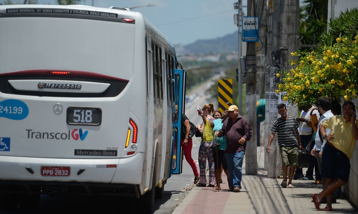 Vitória (ES) - Ônibus, comércio e escolas voltam a funcionar na Grande Vitória (Tânia Rêgo/Agência Brasil) 