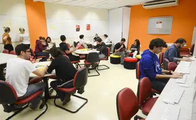 São Paulo (SP), 09/06/2025 - Pessoas em espaço de ensino da Escola Superior de Propaganda e Marketing - ESPM para inscrição em intercâmbio Foto: Icaro Nicanor Candido/ESPM