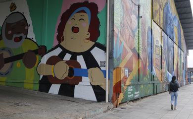  Distrito de Arte do Porto, na Zona Portuária do Rio de Janeiro, apresenta murais de graffiti ao longo do Passeio Ernesto Nazareth, formando uma galeria de arte urbana a céu aberto