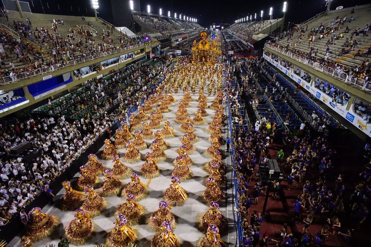 ao vivo o segundo dia de desfile das escolas de samba do Rio de Janeiro EBC Rádios
