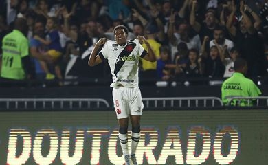 Andrey Santos comemora seu gol na partida entre Vasco x CRB