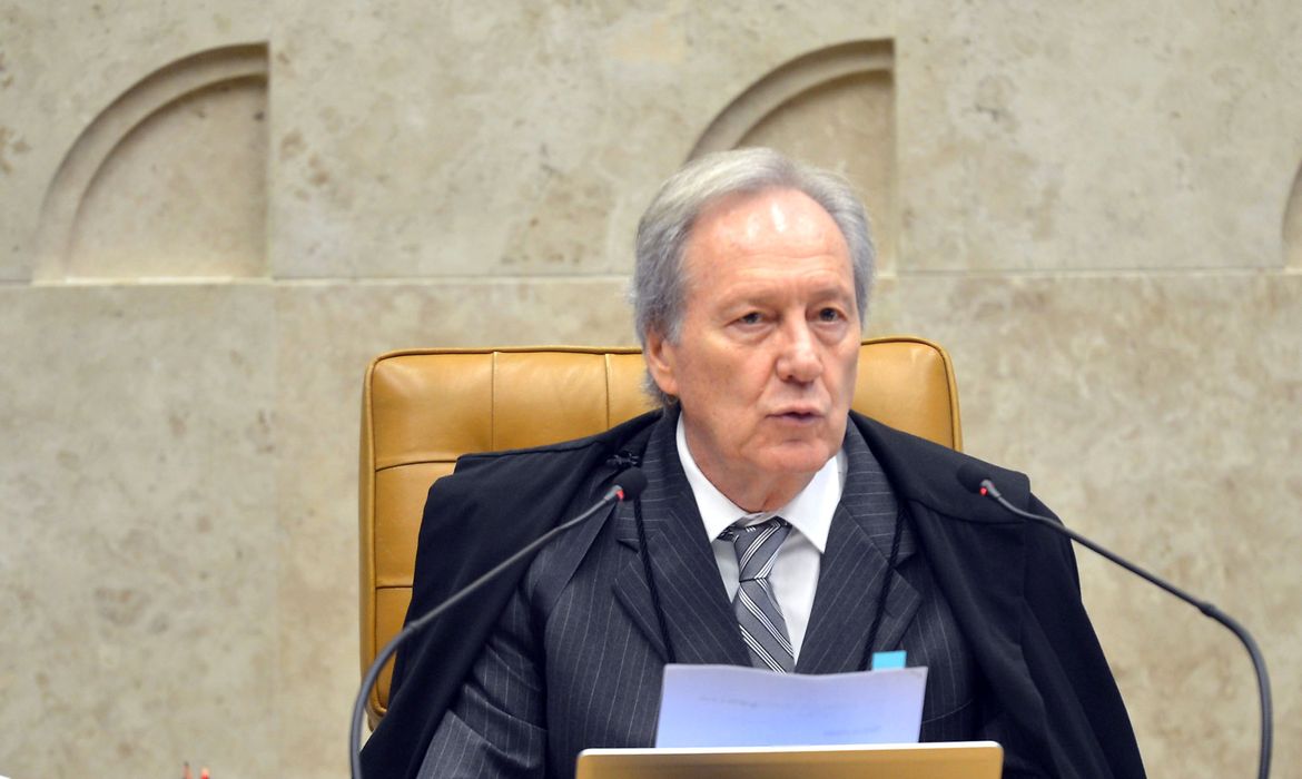 Brasília - Presidente do STF, Ricardo Lewandowski, na sessão do Supremo que adiou o julgamento sobre validade da posse do ex-presidente Lula na Casa Civil  (Antonio Cruz/Agência Brasil)
