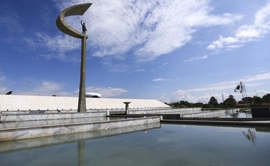 O Memorial JK é um museu, mausoléu e centro cultural brasileiro construído para homenagear o 21º presidente do Brasil, Juscelino Kubistchek de Oliveira