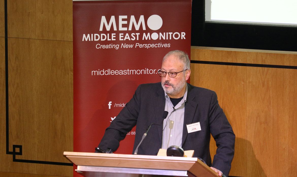 Jornalista saudita Jamal Khashoggi durante evento em Londres em agosto