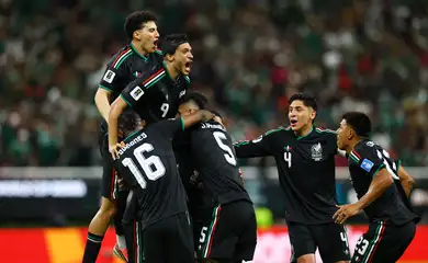 Soccer Football - FIFA World Cup 2026 - Group A - Mexico v South Korea - Estadio Guadalajara, Guadalajara, Mexico - June 18, 2026 Mexico's Luis Romo celebrates scoring their first goal with Jorge Sanchez, Raul Jimenez, Julian Quinones, Johan Vasquez, Edson Alvarez and Jesus Gallardo REUTERS/Daniel Becerril