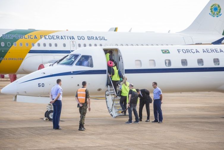 Os voluntários da Ebserh embarcaram em um avião da Força Aérea Brasileira (FAB), que decolou da Base Aérea de Brasília