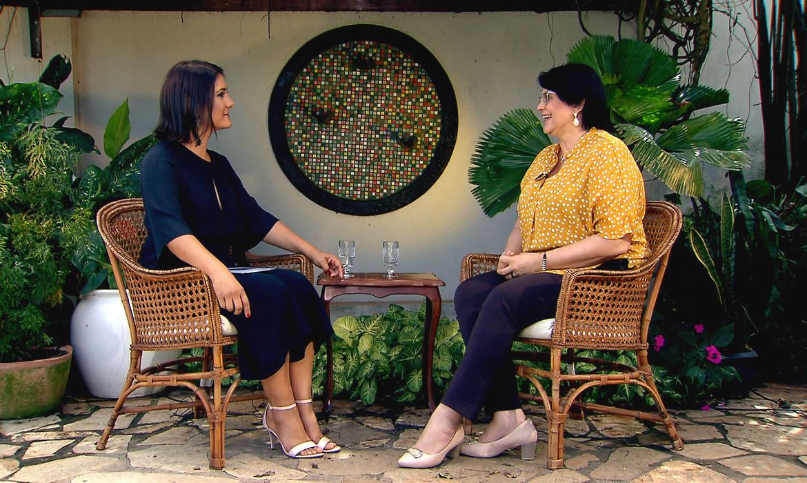 Ministra Damares Alves concede entrevista à jornalista Roseann Kennedy no Programa Impressões, da TV Brasil.