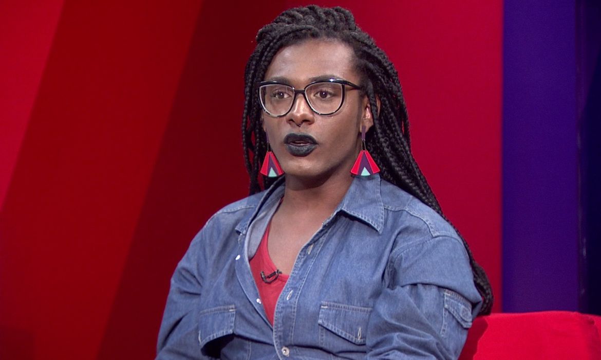Rádio Nacional apresenta programa dedicado à cantora Liniker